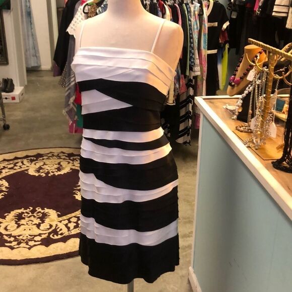 JS COLLECTION Black/White Tiered Cocktail Dress 10 - Picture 4 of 8